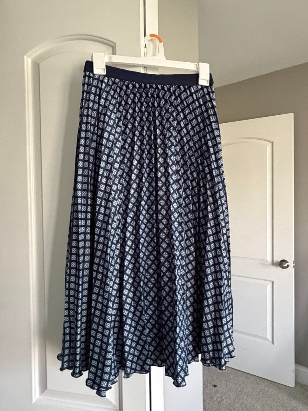 EUC Max Studio Size M Blue pleated midi-skirt abstract design
